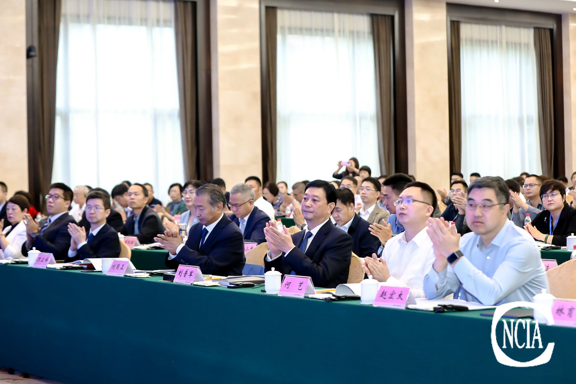 濮陽(yáng)市委書記萬正峰致辭
