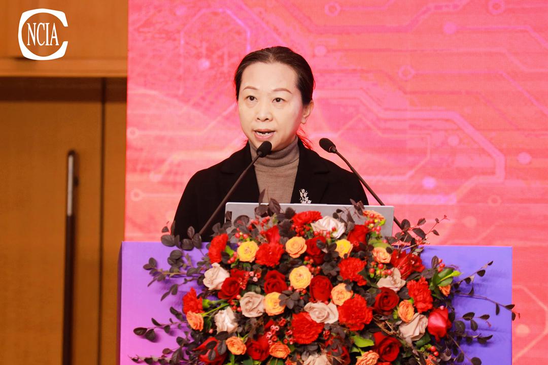 重慶市經(jīng)濟(jì)和信息化委員會(huì)化學(xué)工業(yè)處處長(zhǎng)卿知學(xué)致辭